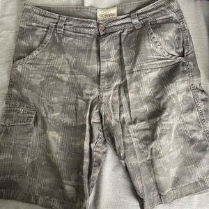 Carbon cargo short